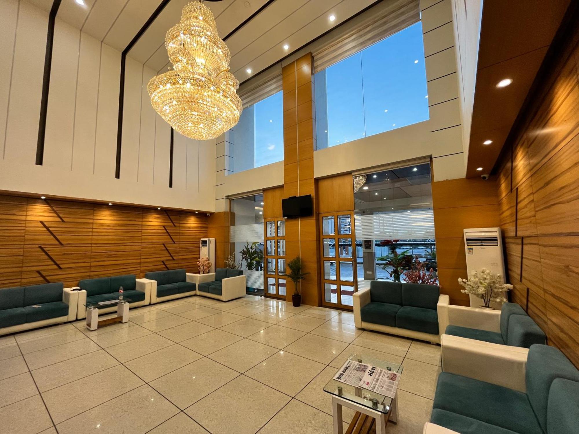 Hotel Grand Darshan Vadódara Exteriér fotografie