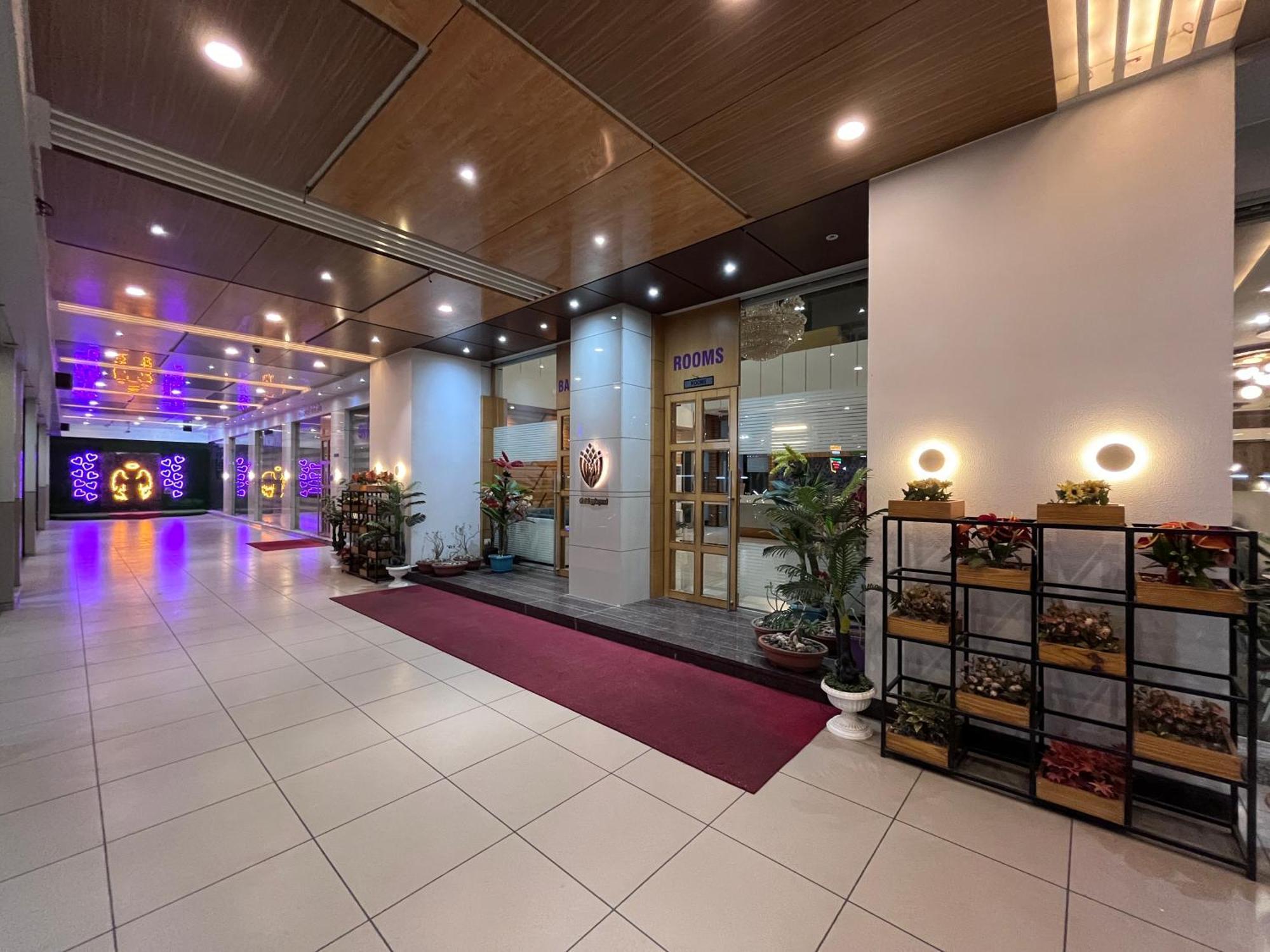 Hotel Grand Darshan Vadódara Exteriér fotografie