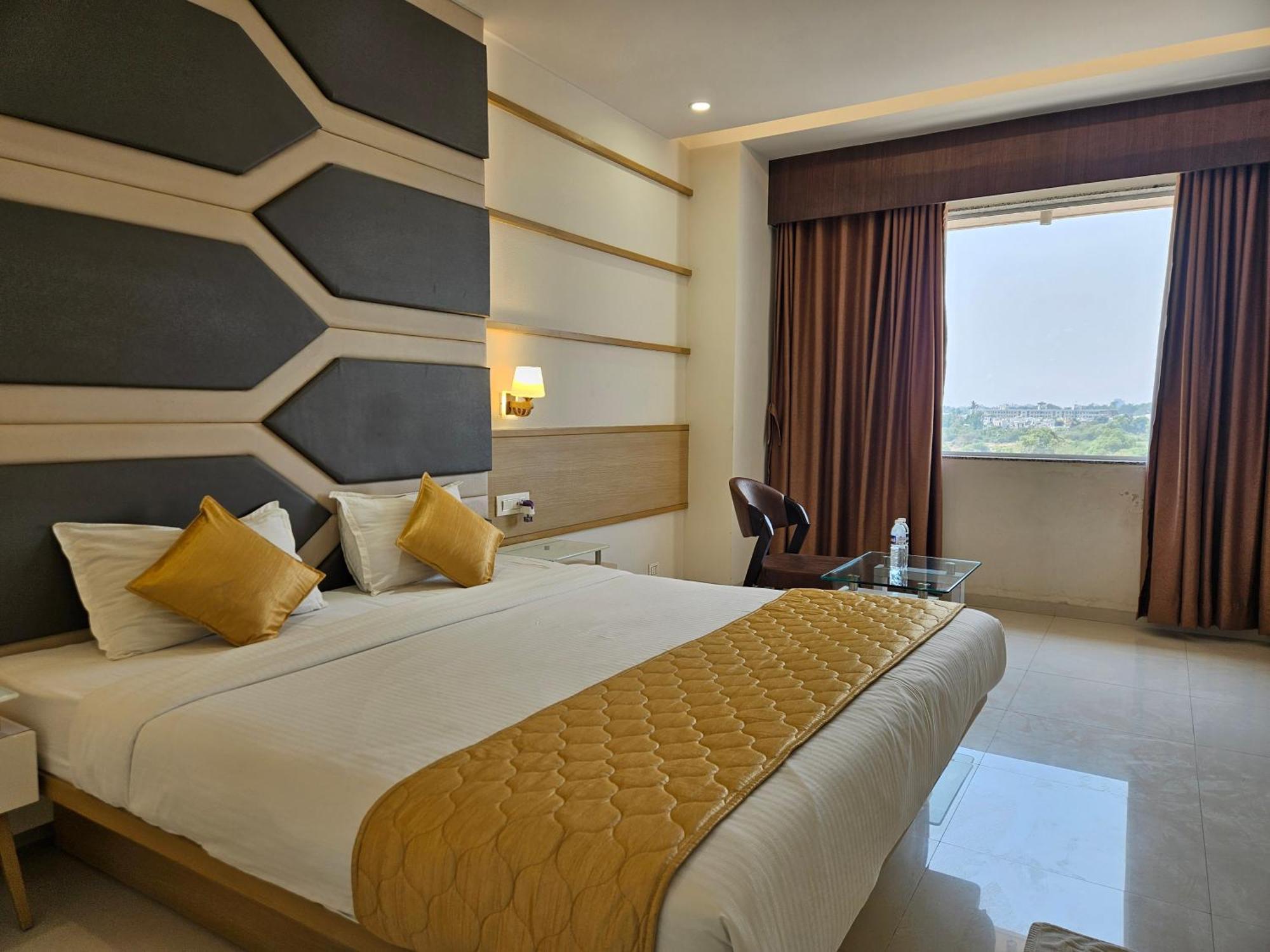 Hotel Grand Darshan Vadódara Exteriér fotografie